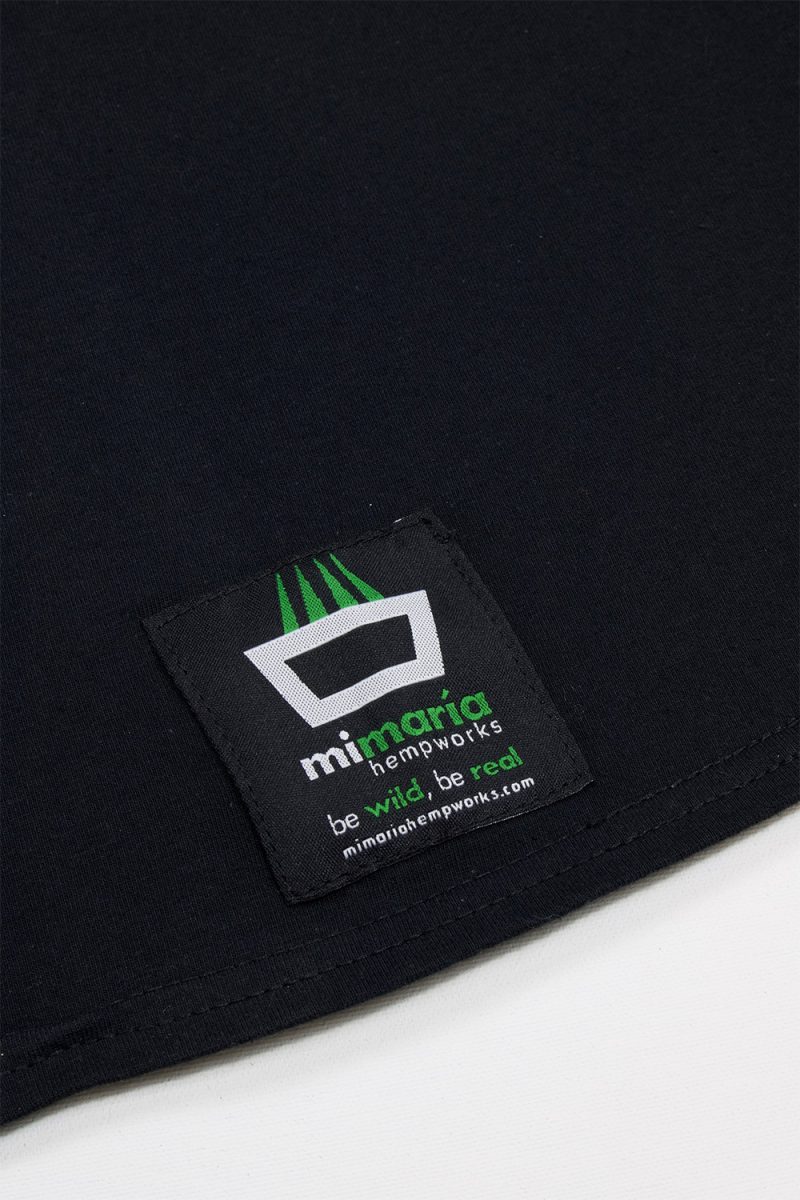 Detalle etiqueta camiseta mimaría hempworks color negro